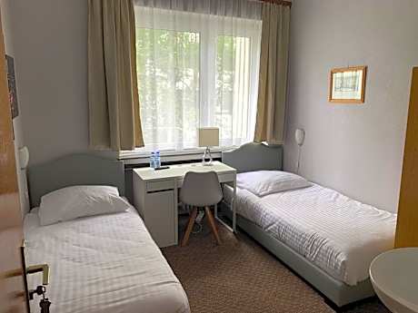 Double Room or Twin room with shared Bathroom