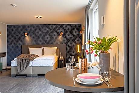 Family Package, Two Adjacent Rooms (non connecting)