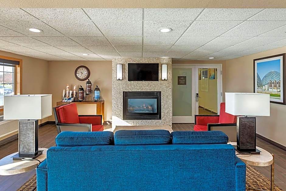 Comfort Inn and Suites Jackson - West Bend