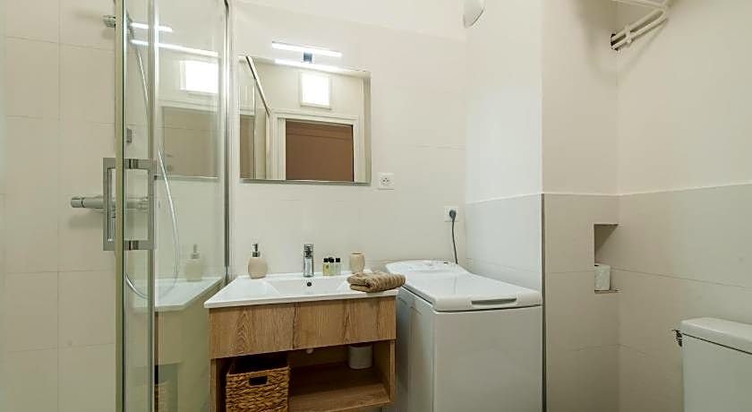 Studio neuf climatisé petite vue mer plage à pieds - Ted Home