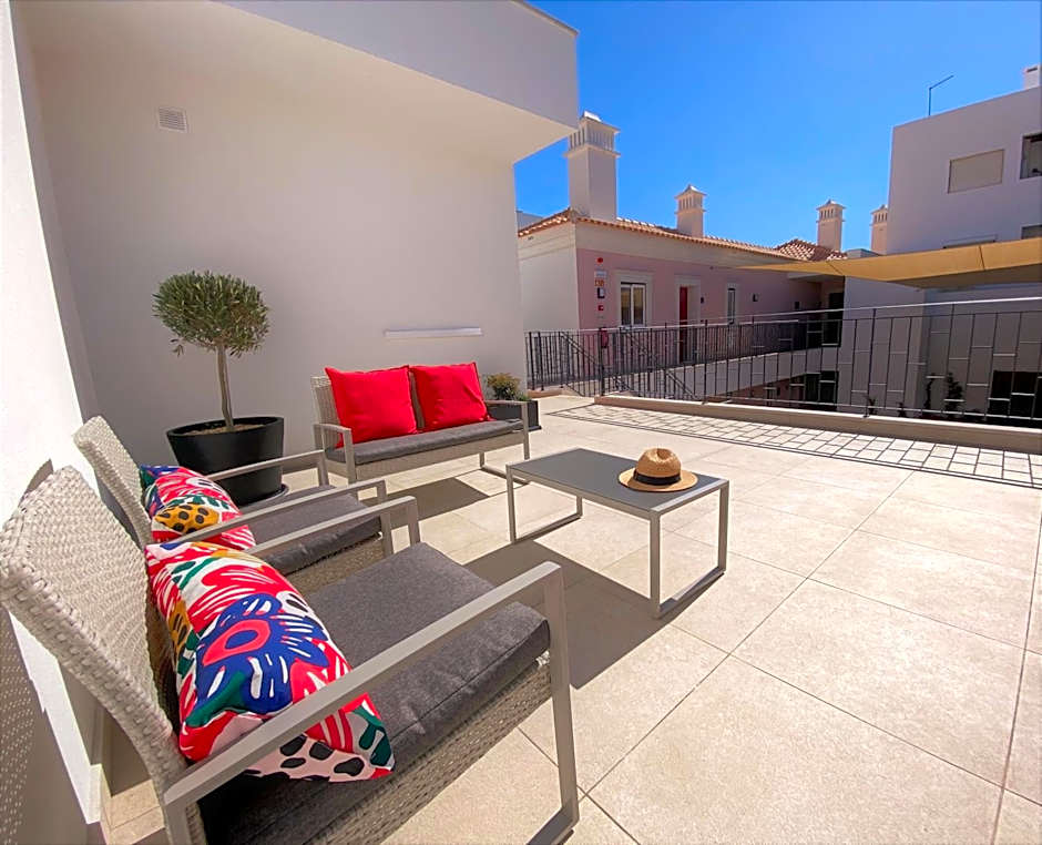 Cardeal Suites & Apartments