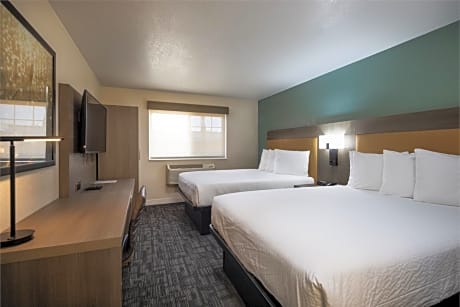 Quadruple Room with Two Queen Beds - Non Smoking/Interior Hall