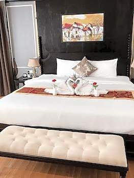 Aaron Riverview Hotel