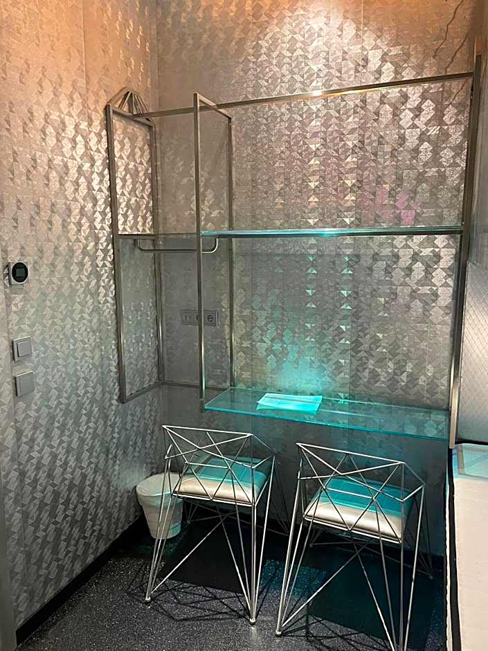 Diamond Capsule Hotel Amsterdam South