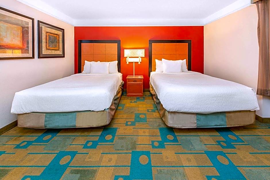 La Quinta Inn & Suites by Wyndham Usf (Near Busch Gardens)