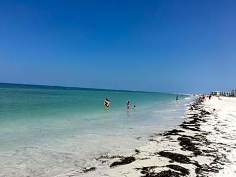 Beachcomber Beach Resort And Hotel