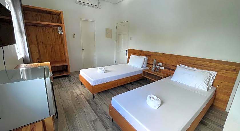 Blue Lagoon Inn & Suites