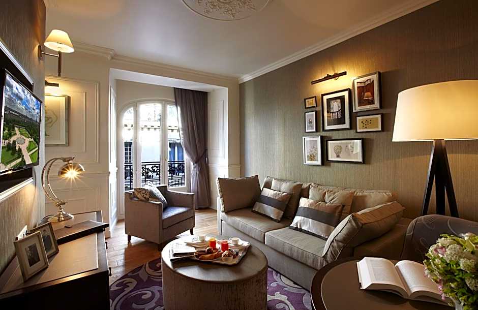 La Clef Louvre Paris by The Crest Collection