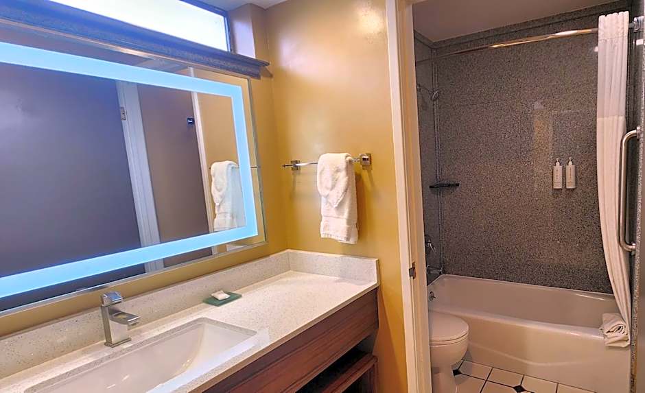 La Quinta Inn & Suites by Wyndham San Francisco Airport West