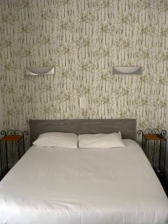 Triple Room with Courtyard View