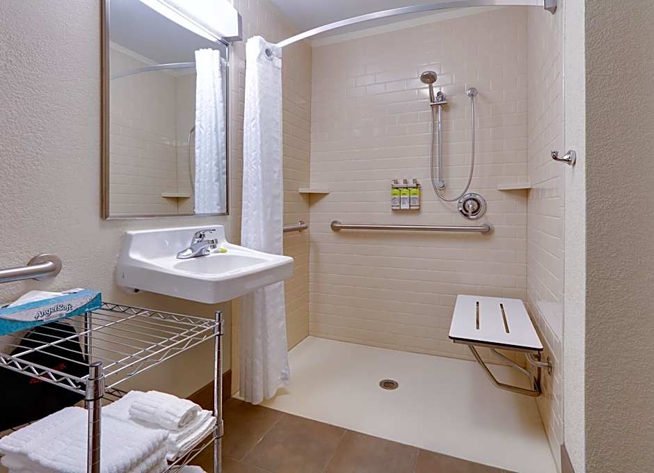 Candlewood Suites Salina By IHG