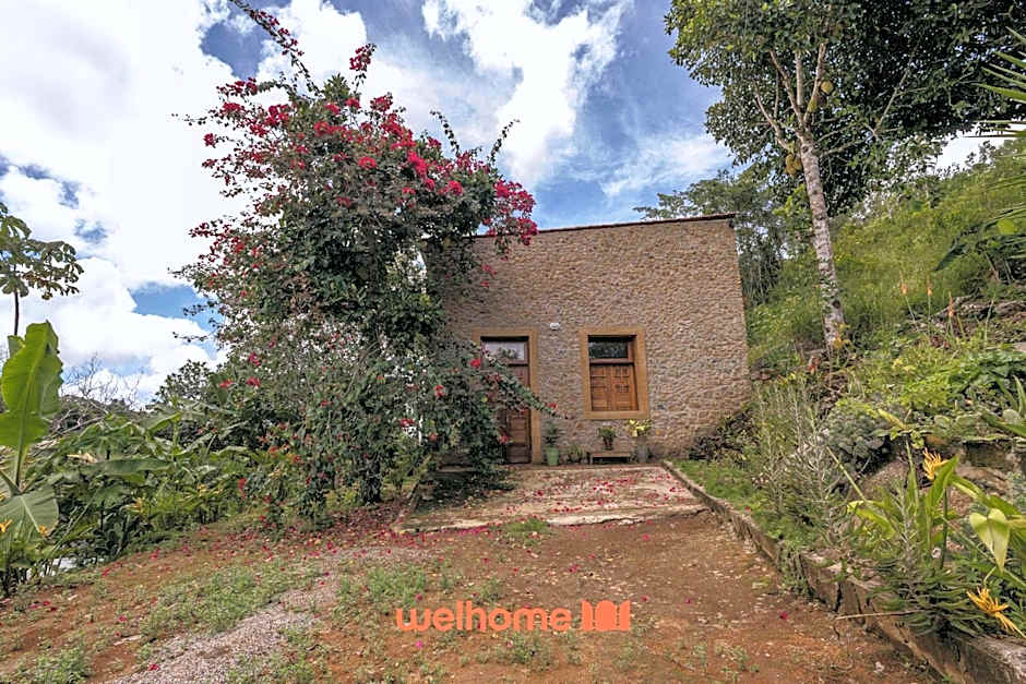 Casa na pedra em Serra Negra vista para montanha