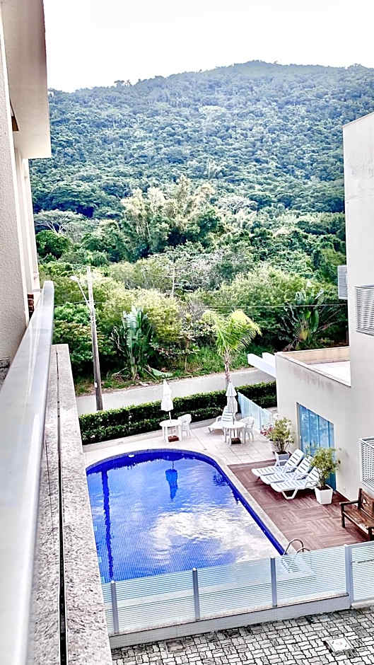 férias entre a Praia e a montanha c/piscina