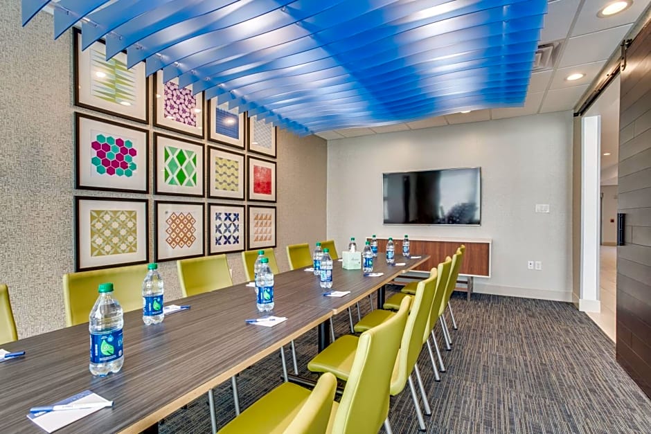 Holiday Inn Express And Suites Denton South By IHG
