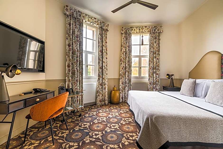 Chateau Jeanne & The Forest - Chateau de Montvillargenne