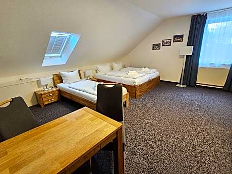 Dreibettzimmer-Eigenes Badezimmer