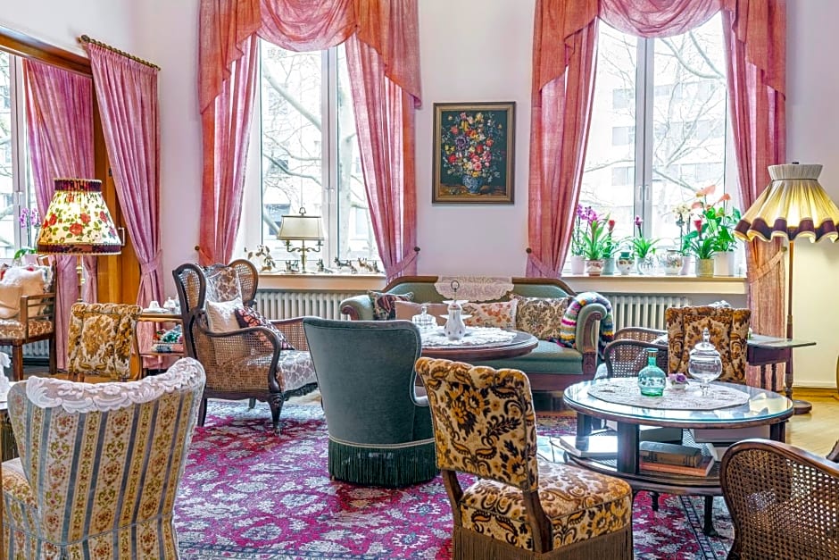 Tante ALMA's Kölner Hotel