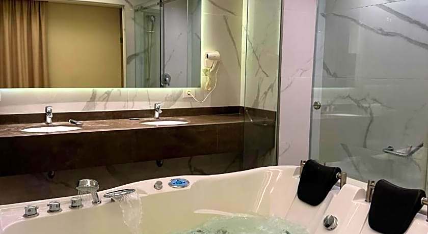 Haya Hotel & Spa