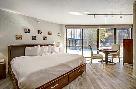 2 Bedroom Condominium with Spa