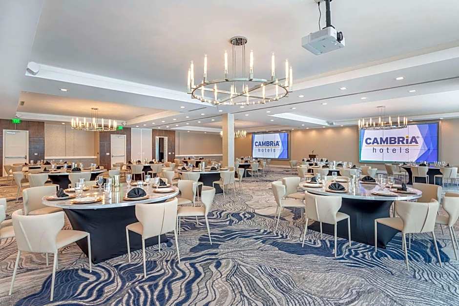 Cambria Hotel Waco University Riverfront