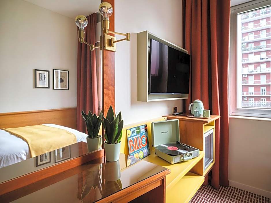 Photo 1 of 10 of Double Room with French Bed