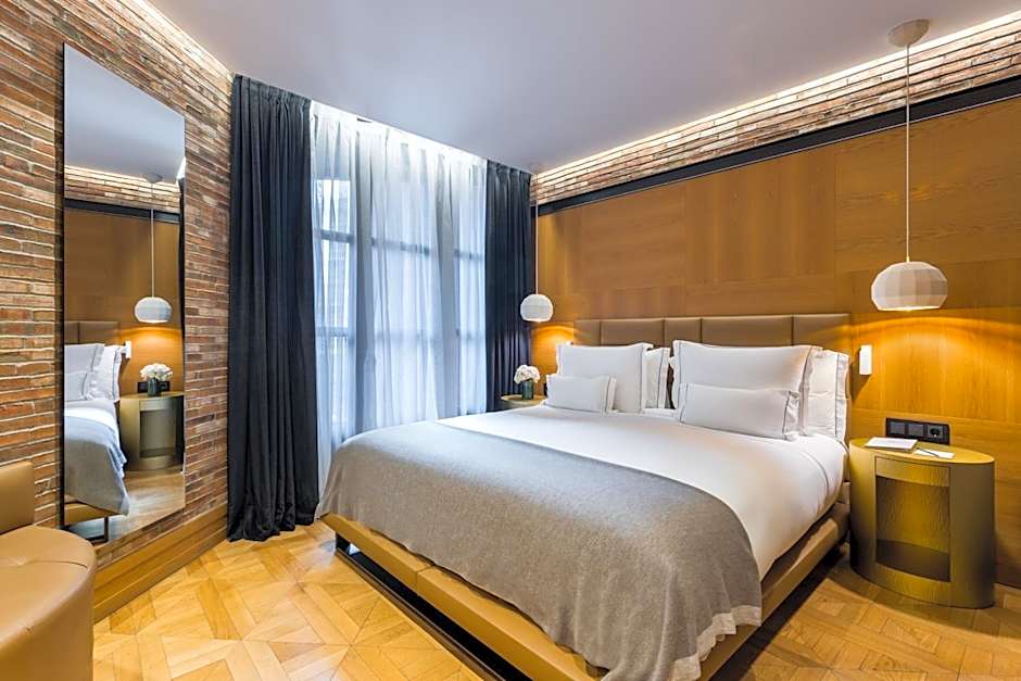 Monument Hotel