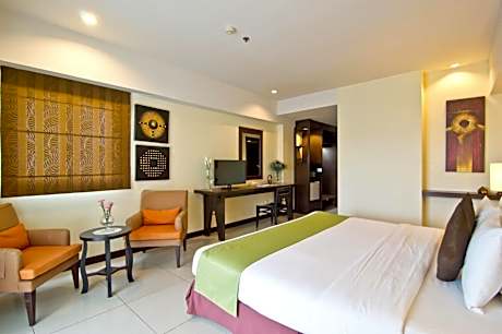 Deluxe Double or Twin Room with Pool View