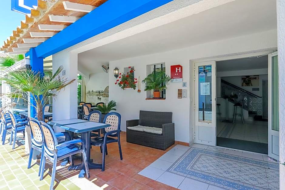 Hotel Les Palmiers En Camargue