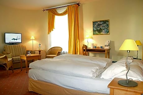 Standard Room - 1 Double Bed 1 Single Bed