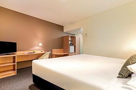 Standard Queen Room - Late Check-In After 21:30