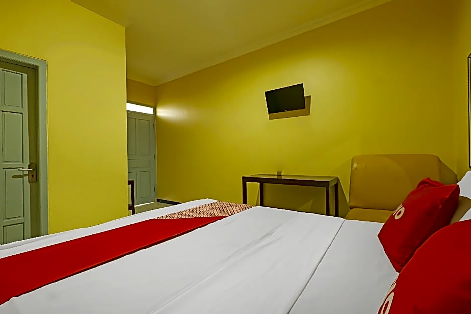 OYO 92483 Hotel Kirana