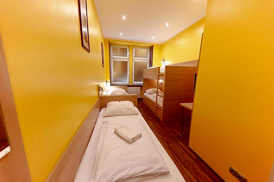 Do Step Inn Home - Hotel & Hostel
