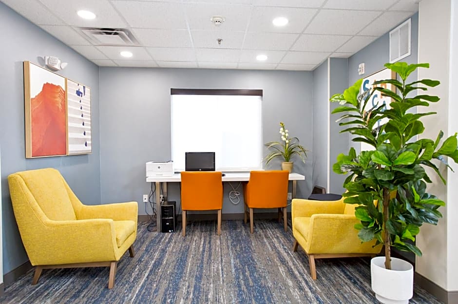 Holiday Inn Express & Suites Sacramento NE Cal Expo By IHG