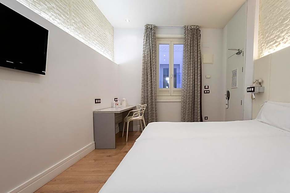 Petit Palace Lealtad Plaza