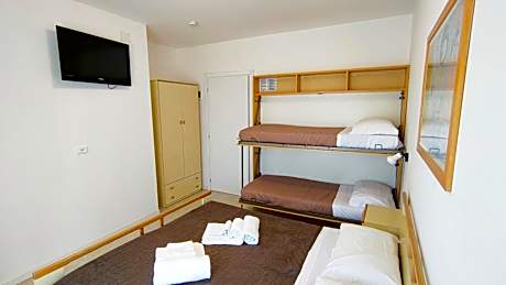 Family Room (2 Adults + 2 Children)