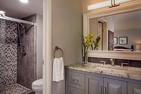 Premium 2 Bedroom / 2 Bath Oceanfront Suite