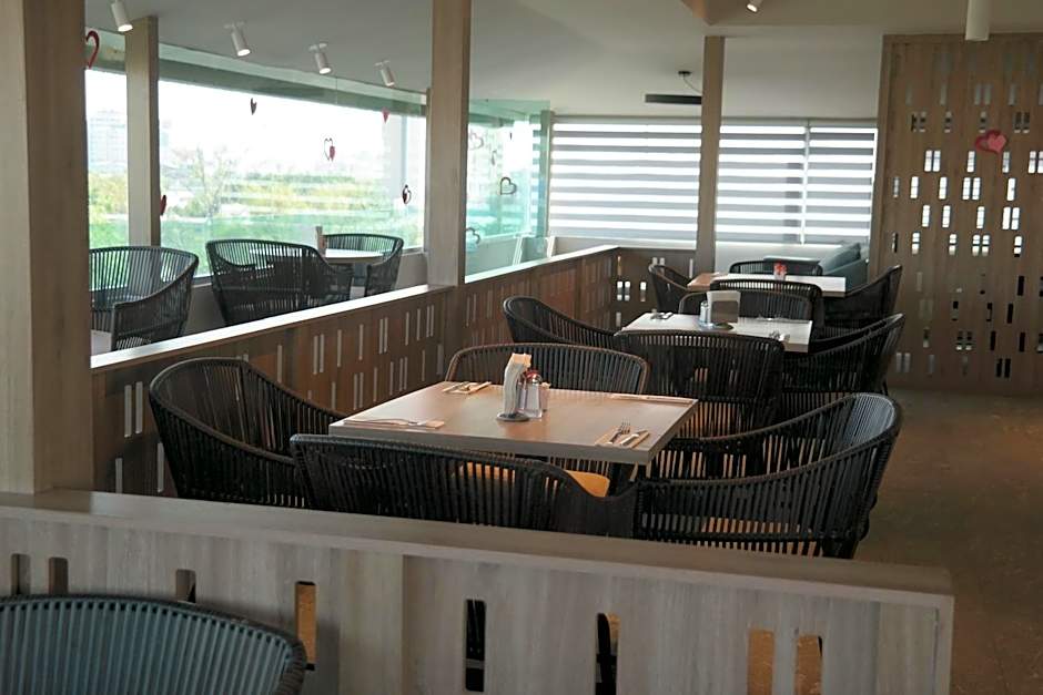 Oliva Plaza Hotel