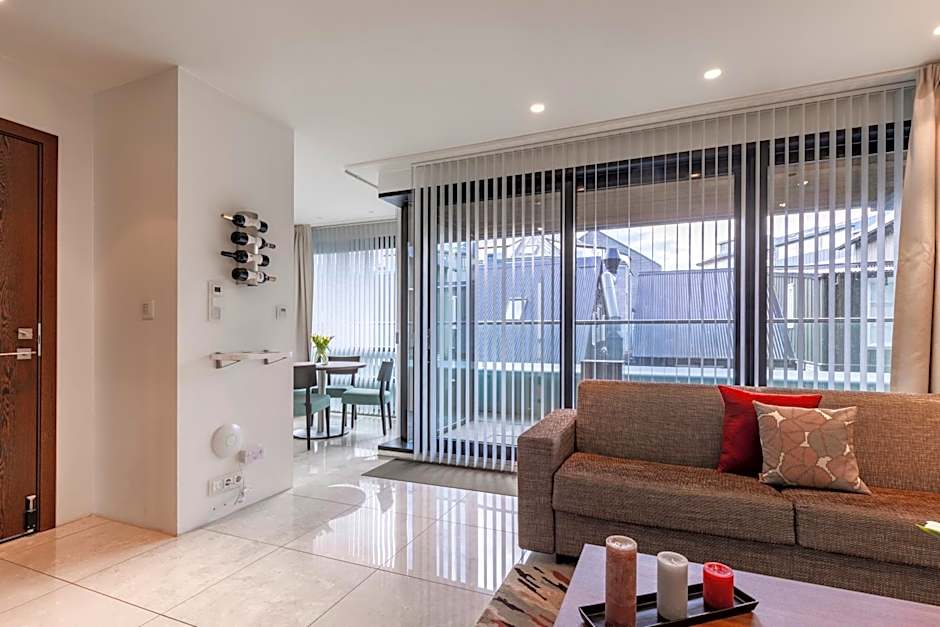 Black Pearl Apartment Hotel