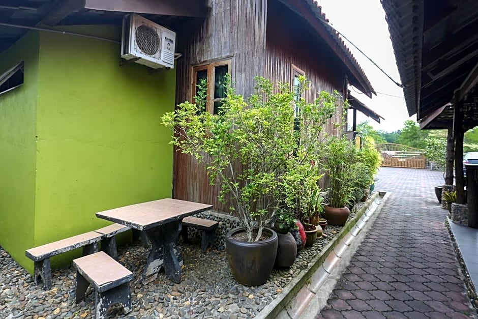 OYO 90038 Dalyla Inn Chalet