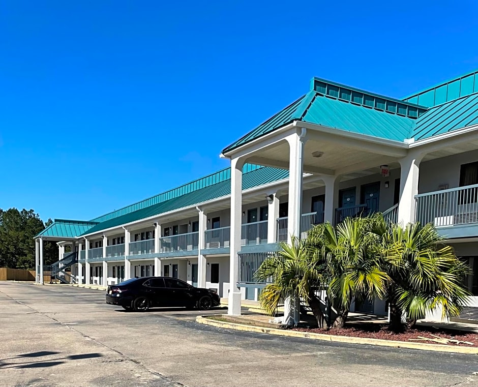 Baymont by Wyndham Biloxi - Ocean Springs