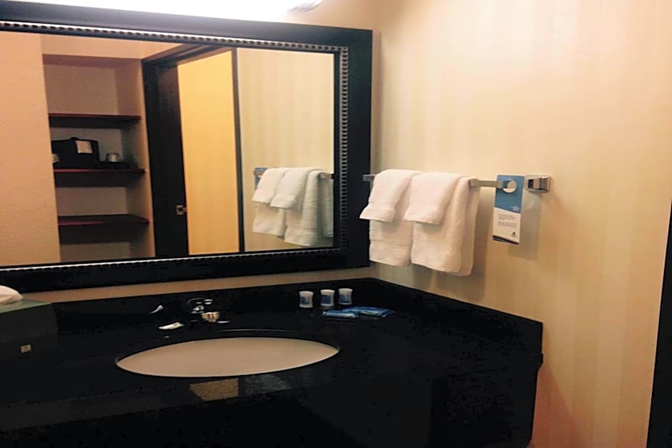 Fairfield Inn & Suites by Marriott Kansas City Airport