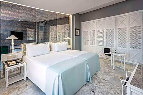 SUPERIOR TWIN ROOM (2 ADULTS)