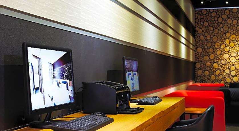 Airline Inn Taichung Green Park Way