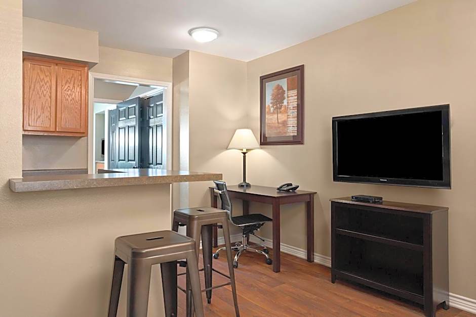 Eagle's Den Suites Carrizo Springs a Travelodge by Wyndham