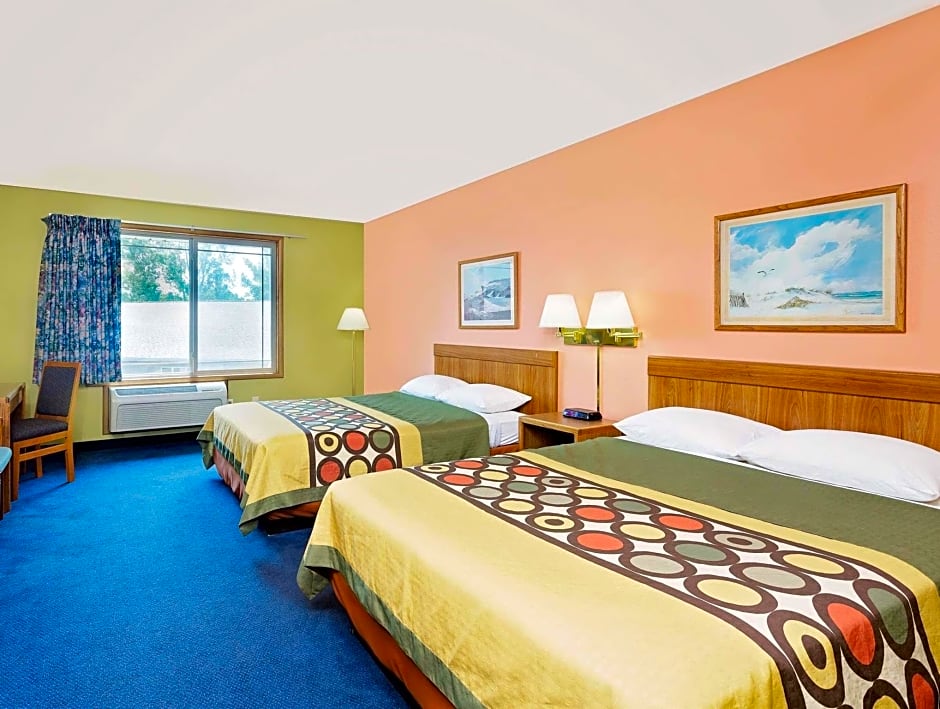 Super 8 by Wyndham Sturgeon Bay