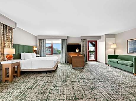 King Suite with Balcony- Non-Smoking