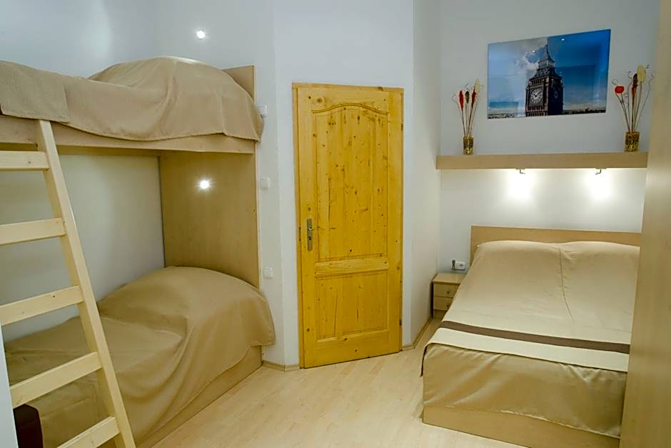 Centrooms House