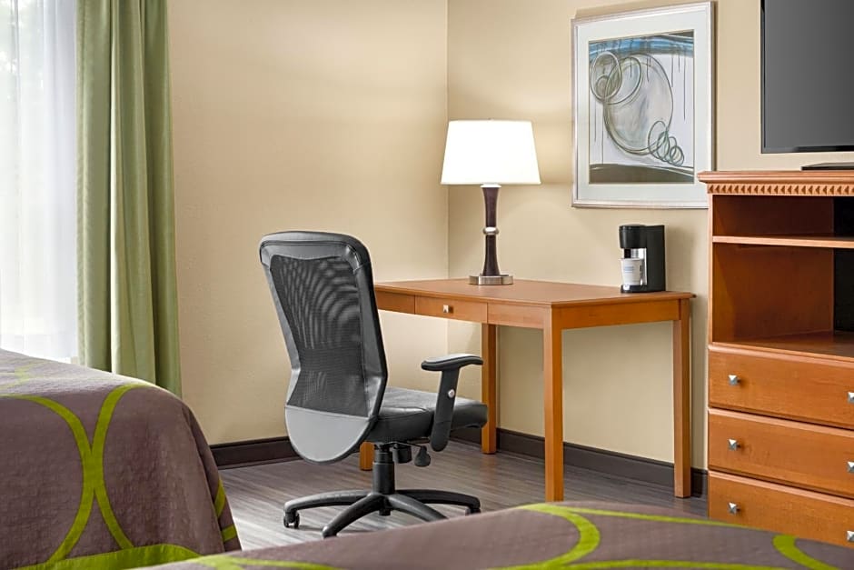 Super 8 by Wyndham Savannah