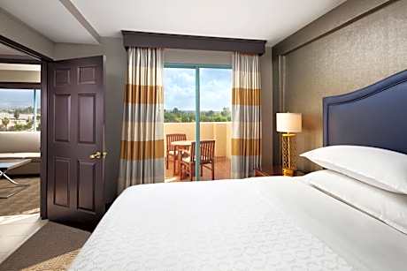 Guest room, 1 King, Sofa bed, Corner room, Top floor