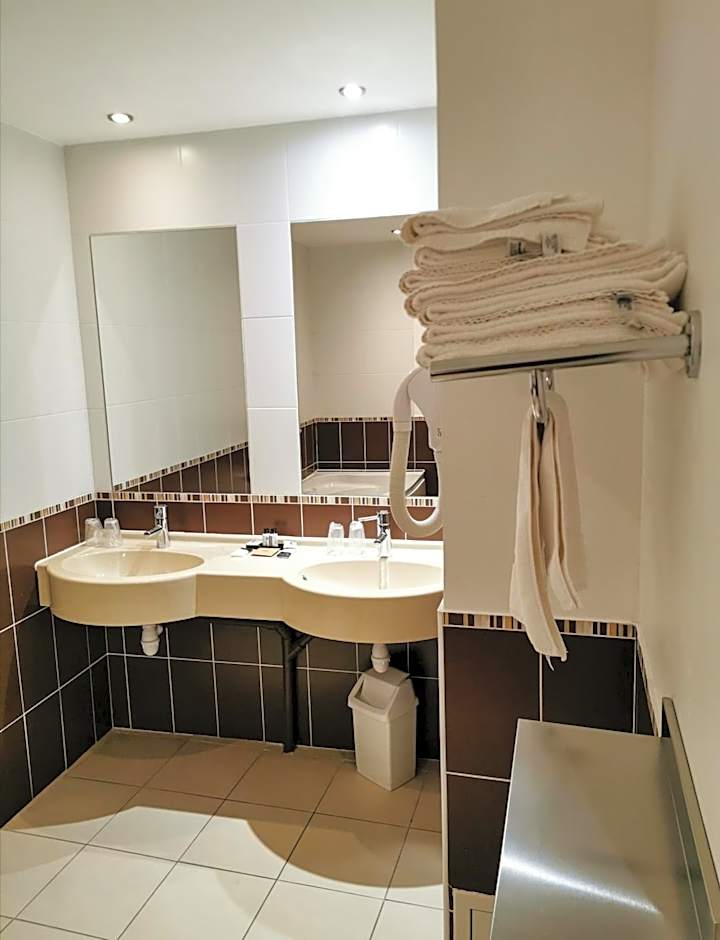 Esatitude Hotel